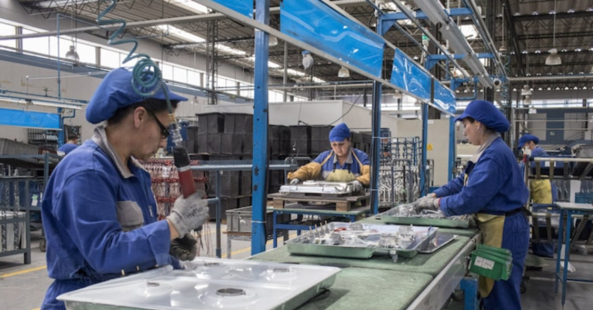 Desempleo en Colombia se ubica en 8,9 % y marca el nivel más bajo desde 2001