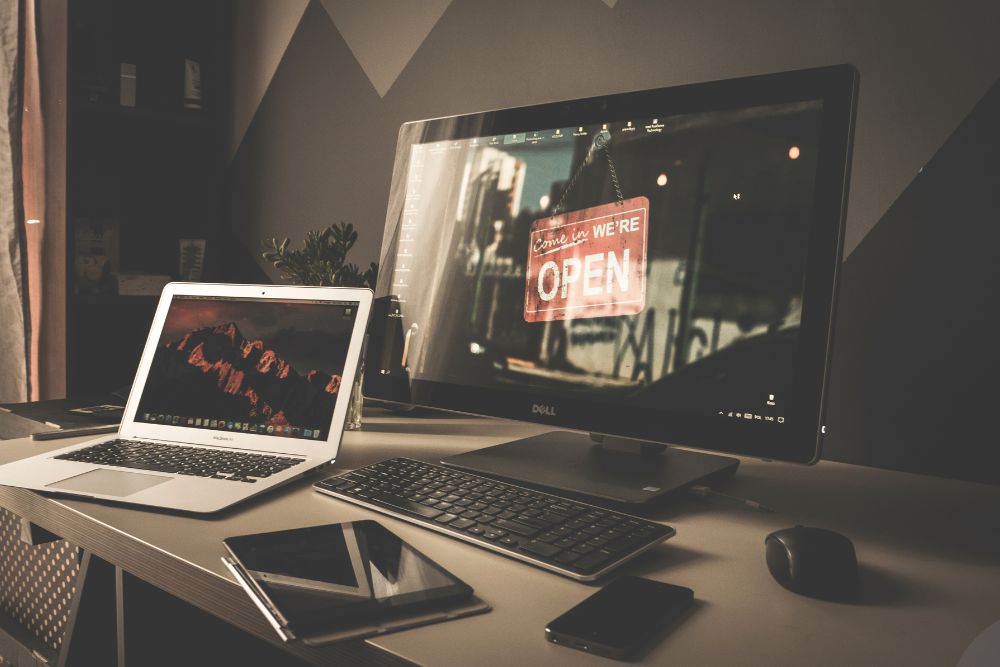 Qué es mejor para tu celular Android: MacBook o laptop con Windows