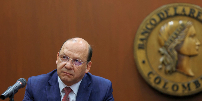 Ministro de hacienda pide “coherencia con la realidad económica del país” y se retira de la junta del Banco de la República