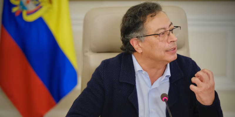 Petro ordena liquidar EPS en quiebra: “Ya no tenemos alternativas”