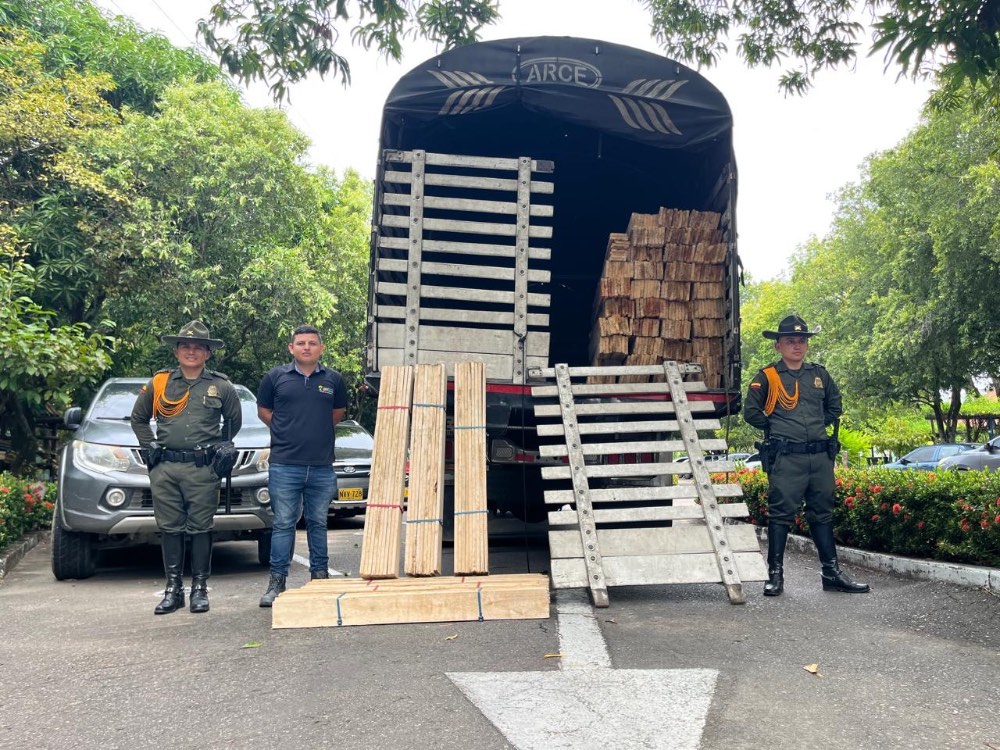Golpe al tráfico ilegal: incautan madera en el sur de Neiva