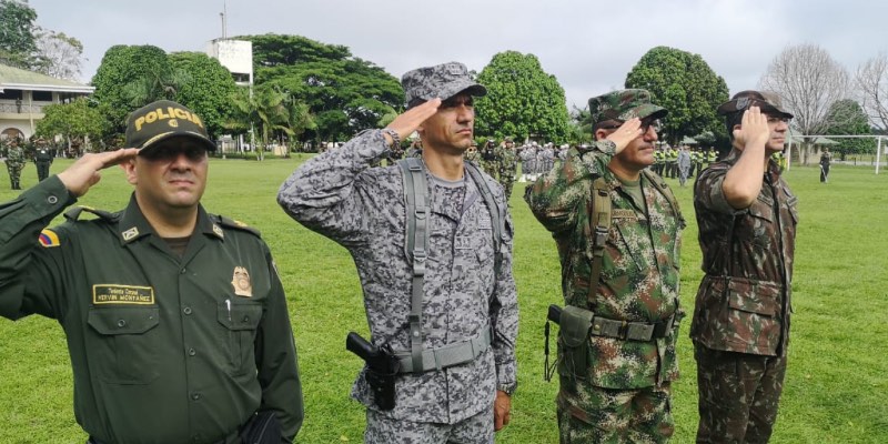Suben salarios a la fuerza pública: Gobierno firma aumento del 7%