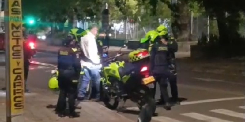 Policía de Neiva sufre accidente en motocicleta cerca del Estadio Urdaneta