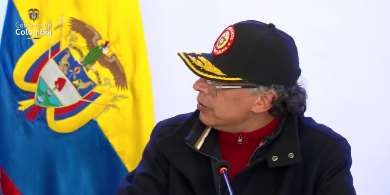 Presidente Petro ordena militarización de frontera con Ecuador y critica equipamiento del Ejército