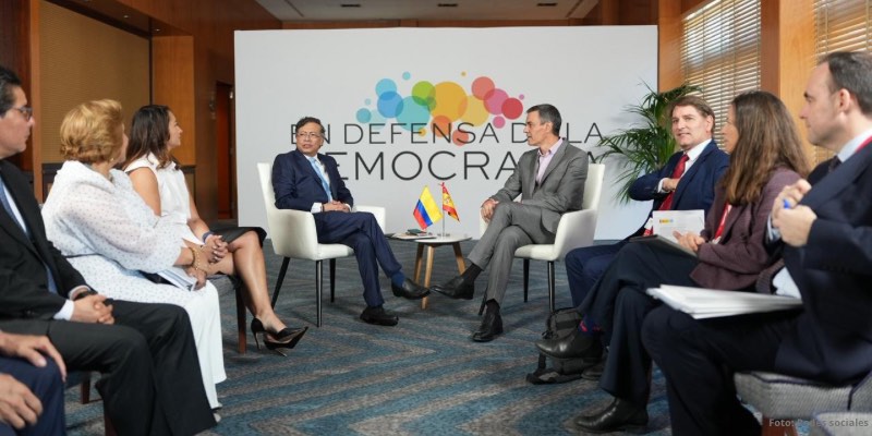 Petro se reúne con Sánchez y pone el foco en la democracia y economía global