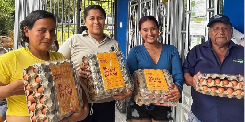 Gobierno compra 3 millones de huevos y los entrega a familias vulnerables en Colombia