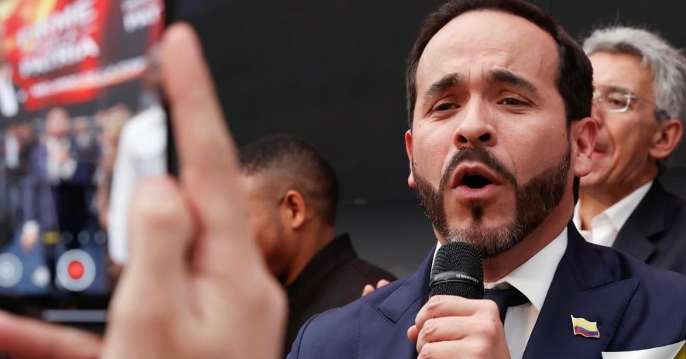 Abelardo de la Espriella propone reforma educativa para reducir brechas sociales en Colombia