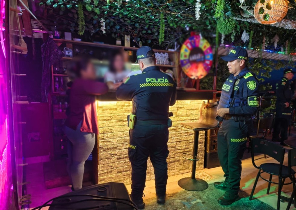 Policía Nacional suspende dos establecimientos de bebidas en Rivera durante operativos de control