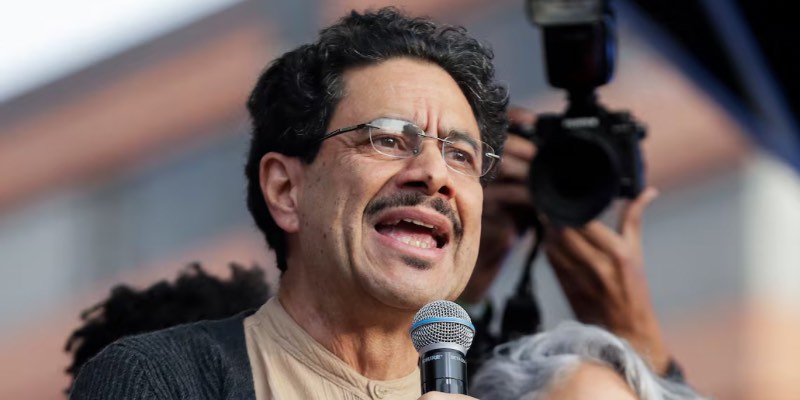 Iván Cepeda denuncia presiones de grupos ilegales a favor y en contra de candidatos
