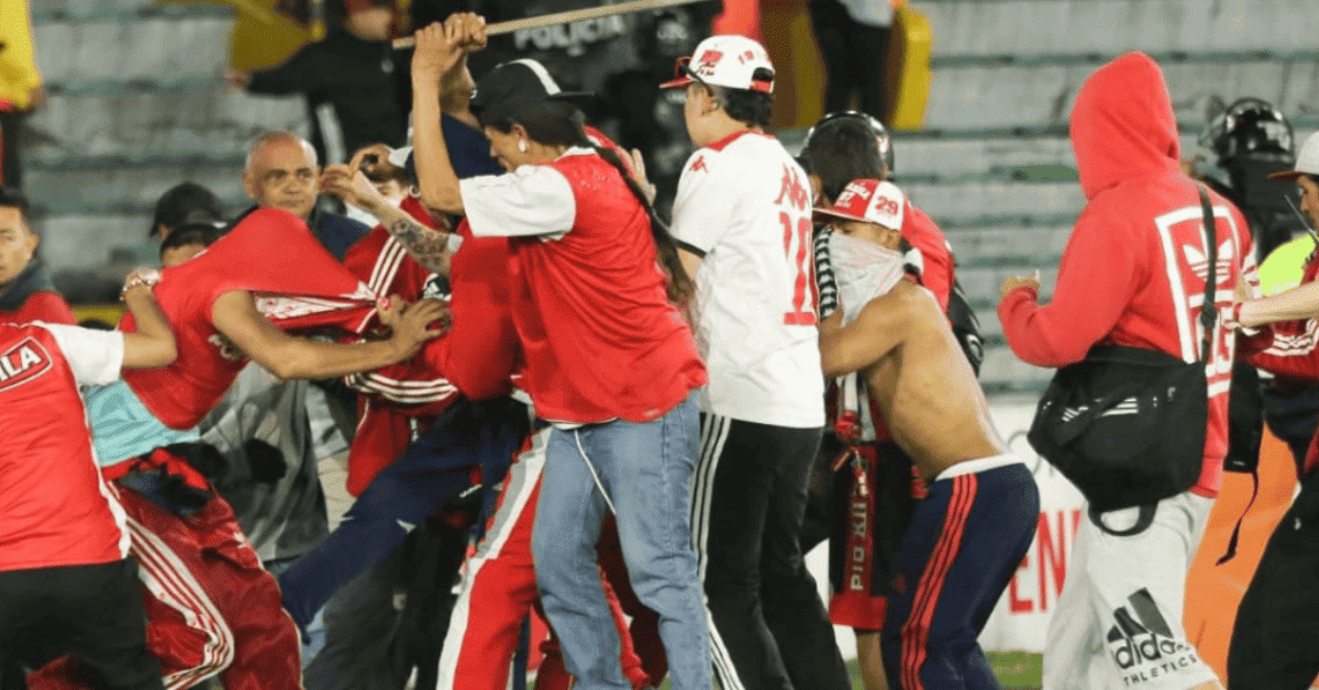 Santa Fe y América igualan sin goles en El Campín en medio de altercados fuera del estadio