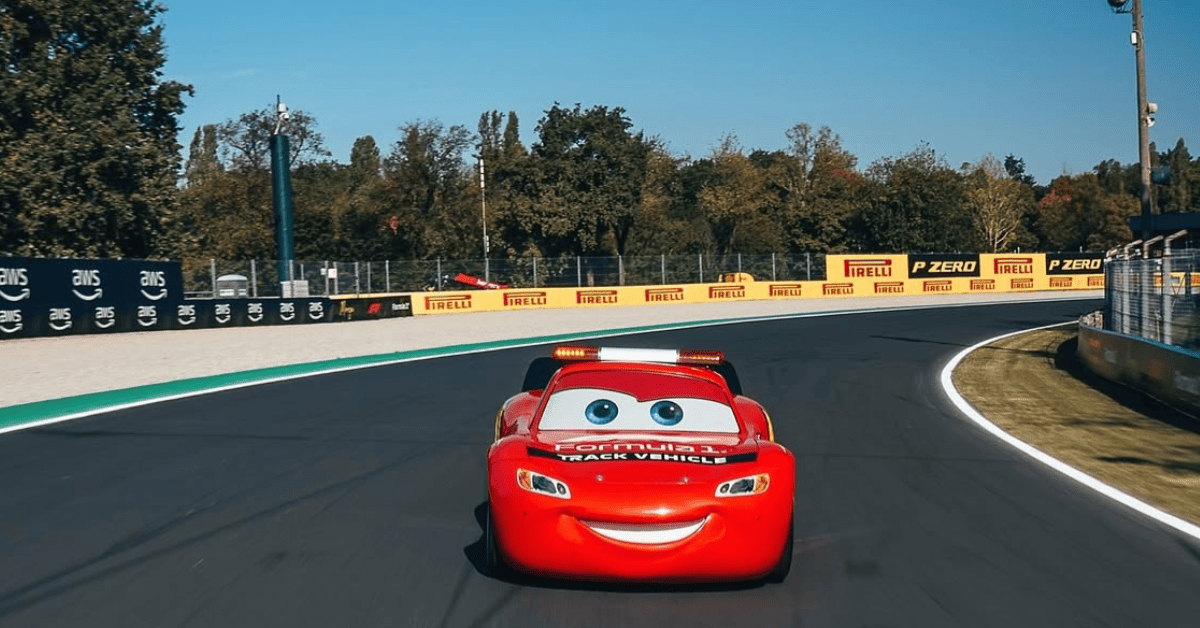 Rayo McQueen llega al Gran Premio de Monza en una espectacular activación entre la F1 y Pixar