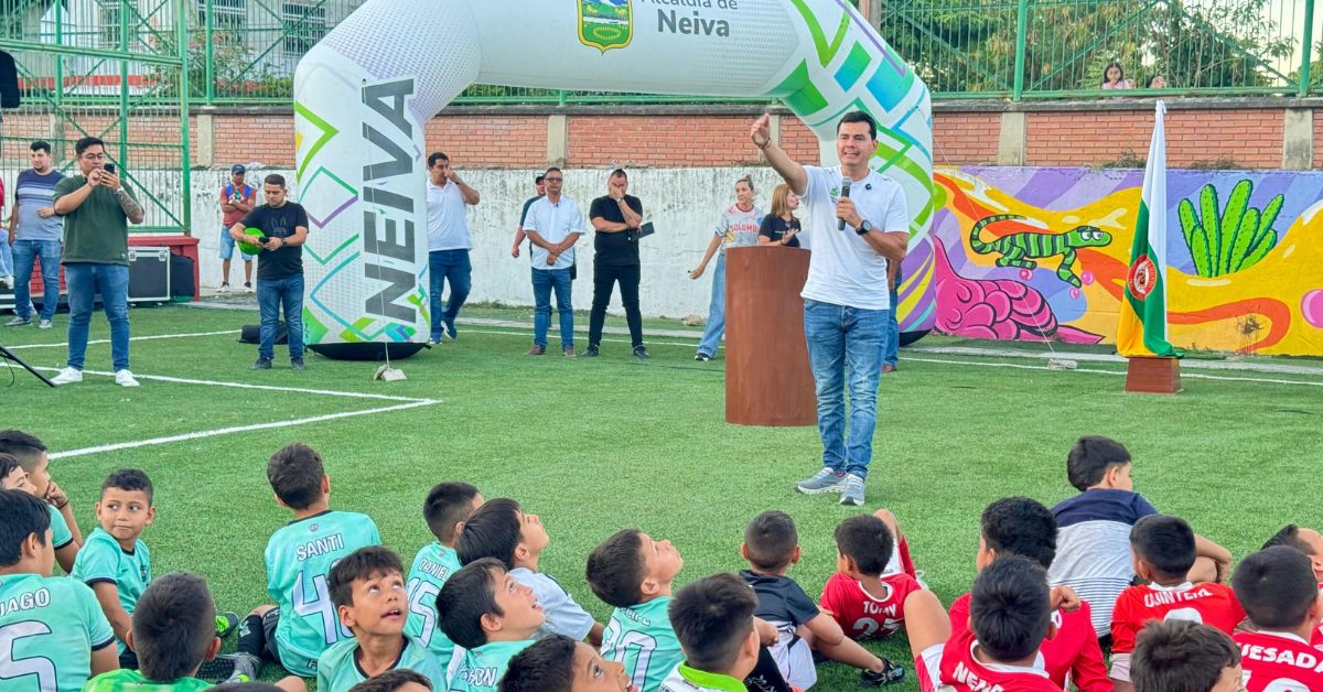 Germán Casagua entregó la renovada cancha sintética de Puertas del Sol y avanza en la recuperación de escenarios deportivos en Neiva