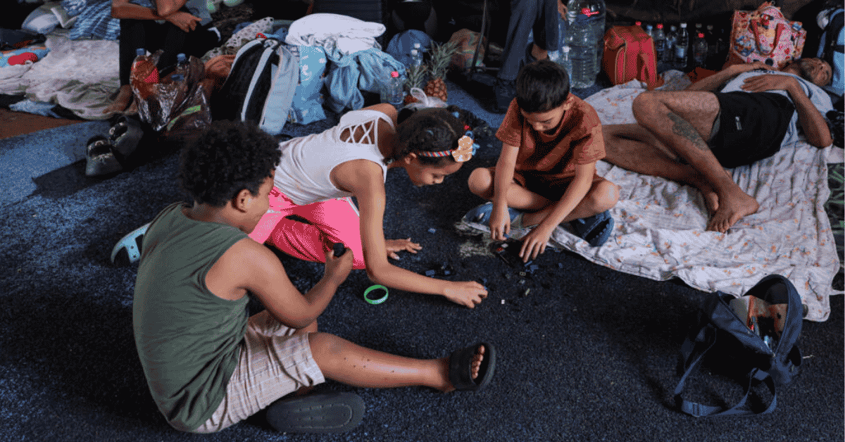 Un mes después del terremoto, 6.000 venezolanos siguen durmiendo en la calle