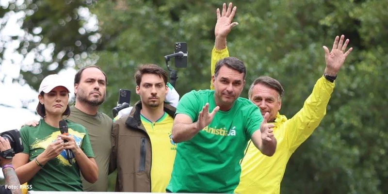 Flávio Bolsonaro oficializa su candidatura presidencial en Brasil y se medirá con Lula