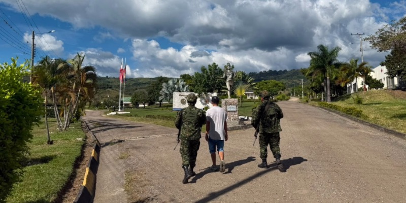 Alias ‘Piloso’ se presentó ante el Ejército para iniciar su retorno a la legalidad