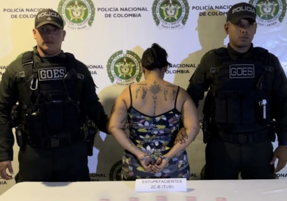 ¡Golpe al microtráfico en Neiva! Capturan a mujer con 10 dosis de tusi durante operativo del Plan Cazador