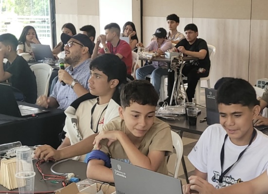 Huila se convierte en epicentro de la innovación educativa: más de 100 estudiantes y 32 docentes participaron en gran campamento tecnológico