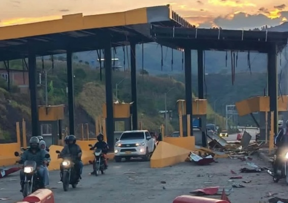 Atentado sacude la vía Panamericana: atacan con explosivos el peaje de Mondomó en Cauca