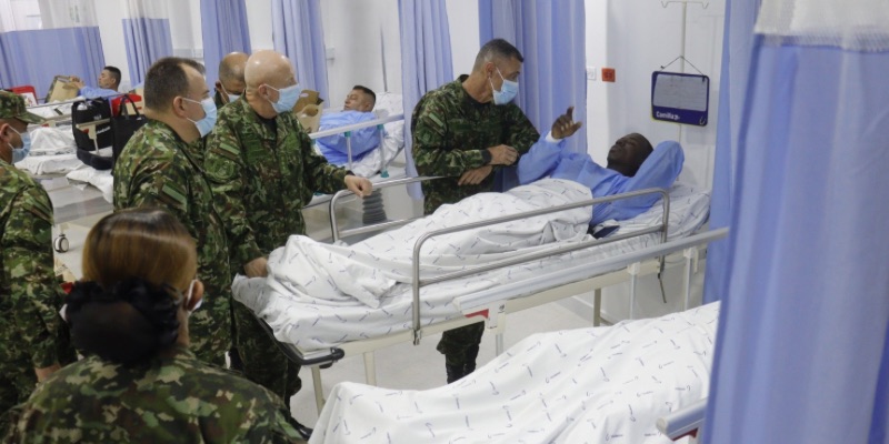Comandante del Ejército visitó en Neiva a soldados heridos durante hechos registrados en Algeciras