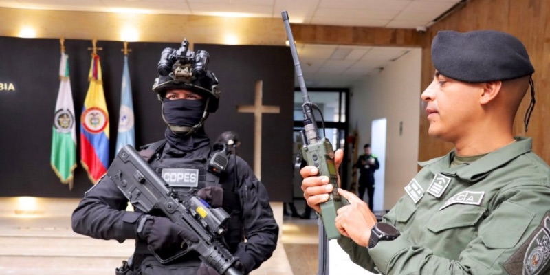 EE. UU. entrega 30 radios tácticos a la Policía para fortalecer operaciones