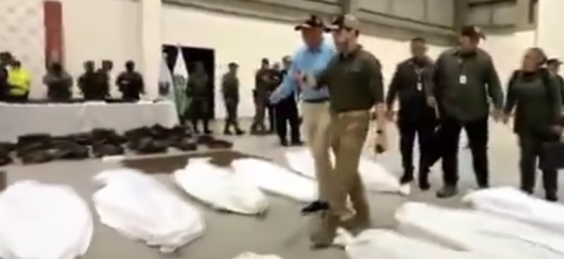 Iván Cepeda arremete contra De la Espriella por video en el que aparece entre cadáveres de abatidos