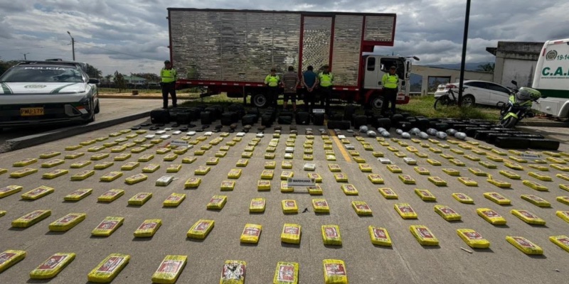 Cayeron con 676 kilos de marihuana ocultos en un vehículo en Cundinamarca