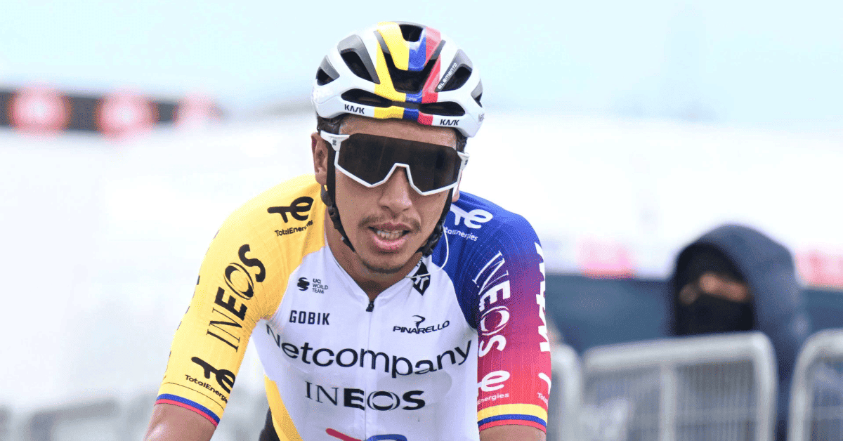 Egan Bernal sostiene el Top 15 del Giro tras una etapa de alta velocidad en Milán