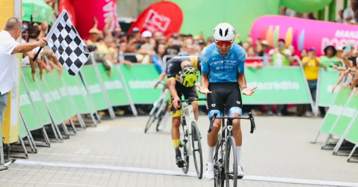 Adrián Bustamante conquista la octava etapa del Clásico RCN y Javier Jamaica conserva el liderato