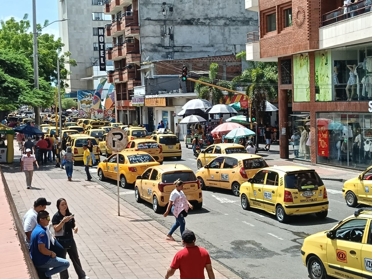 Mil taxistas de Neiva rechazan ley que regularía Uber y DiDi