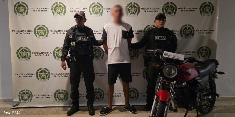 Policía detecta motocicleta con identificación alterada y captura a su conductor