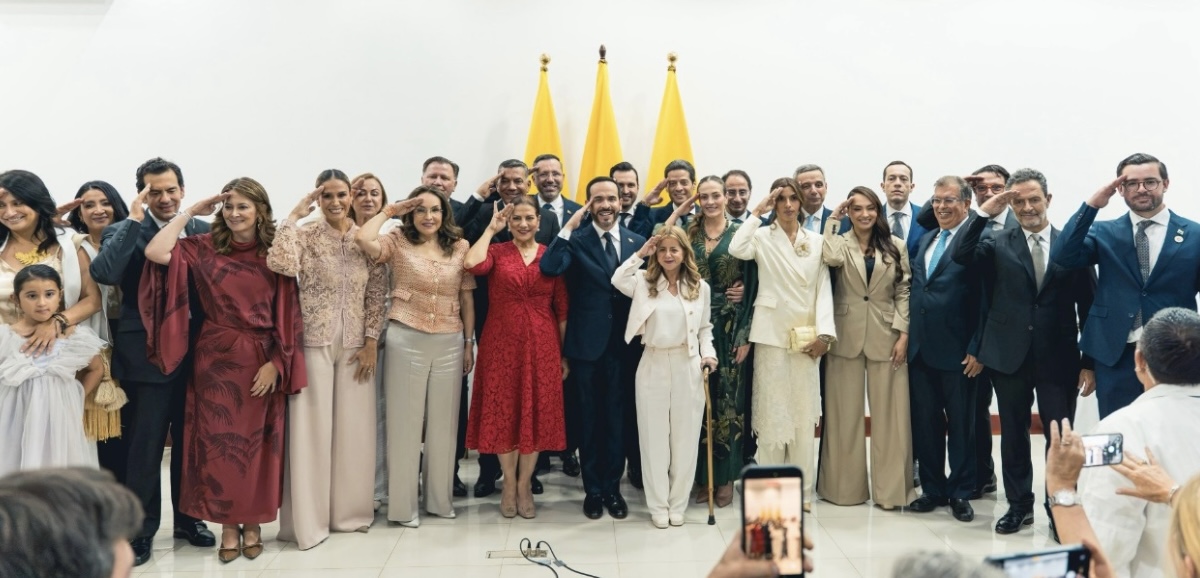 De la Espriella posesiona a sus 18 ministros