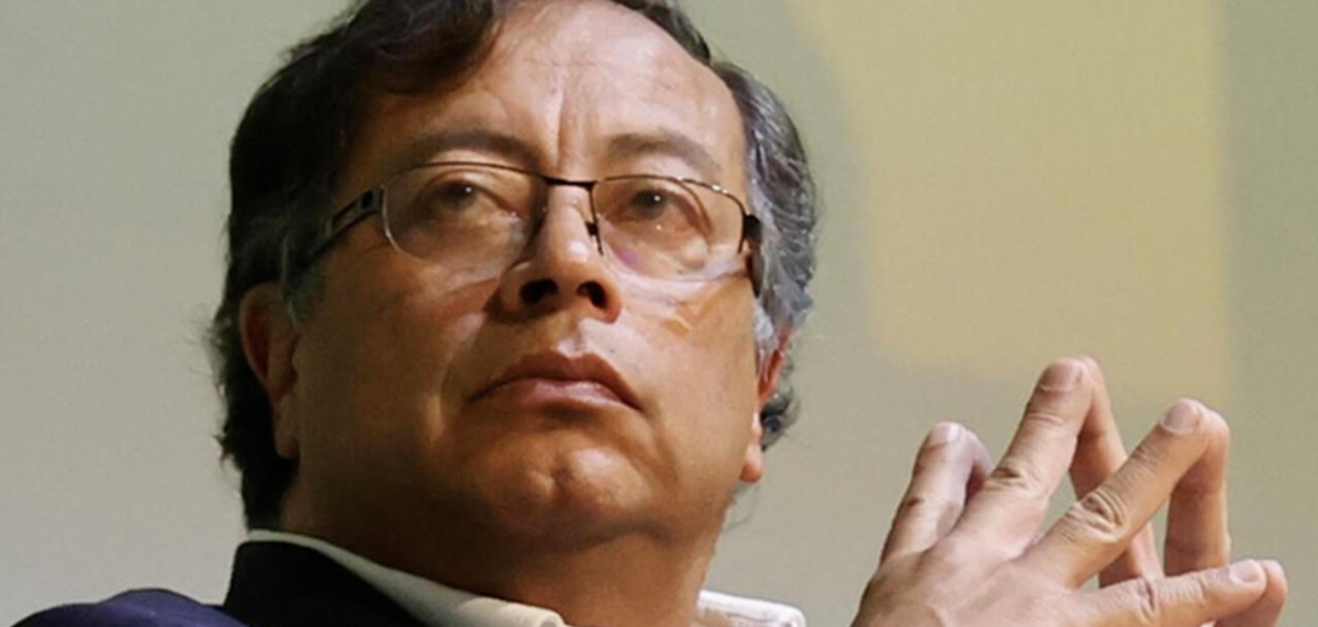Petro arremete contra Abelardo por despidos de contratistas