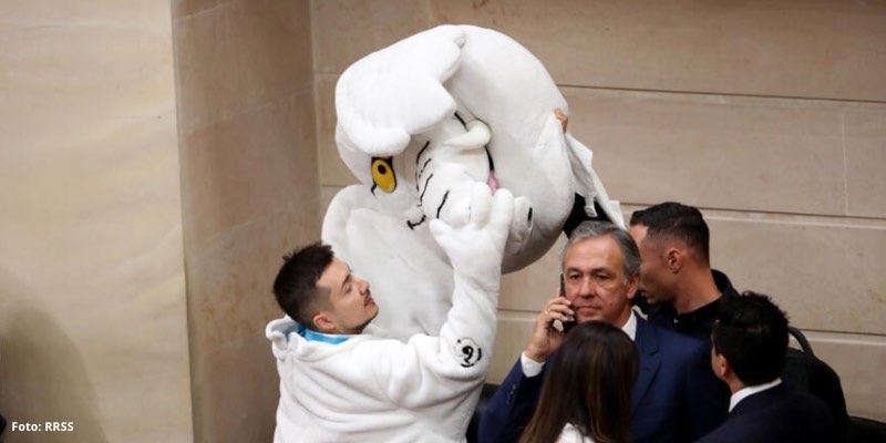 Senador “elefante blanco” sorprende al apoyar el traslado de la posesión presidencial