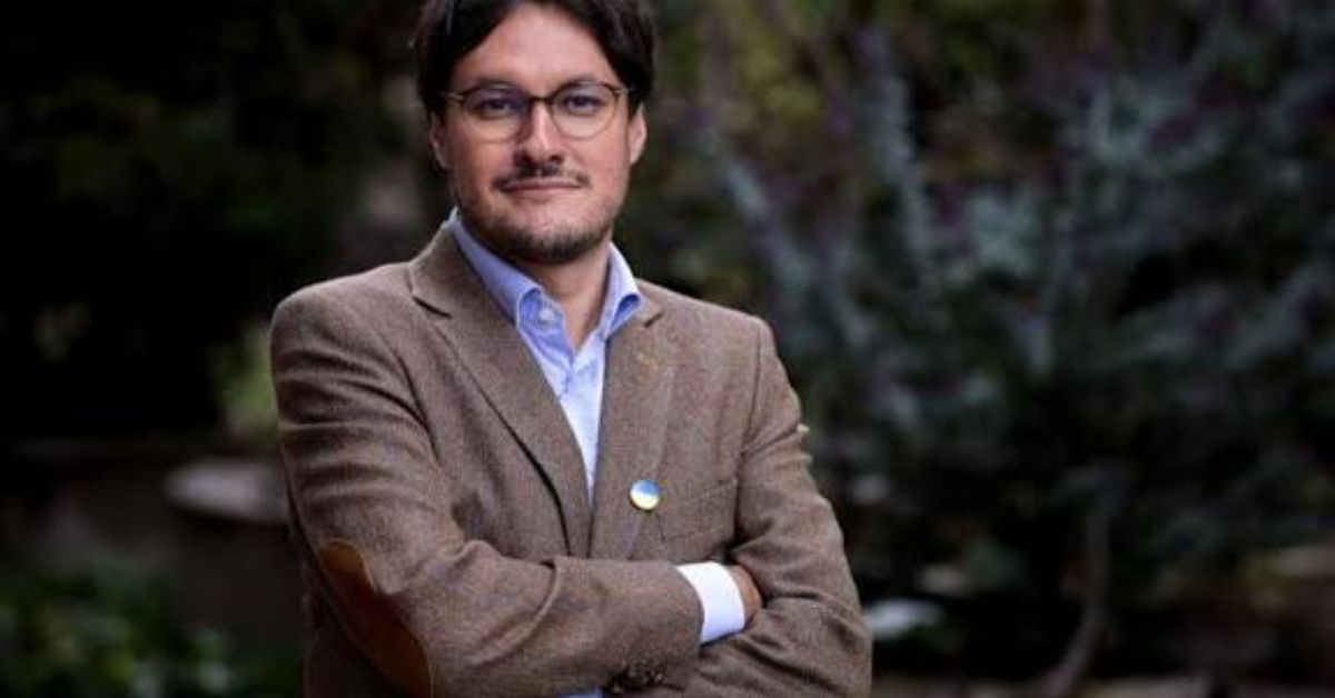 Astrofísico colombiano que bautizó “Magdalena” en la Vía Láctea publica libro sobre el universo invisible
