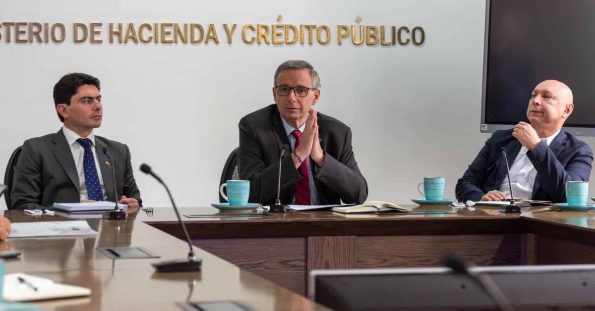 Salen seis asesores legislativos de MinHacienda tras error en trámite del Presupuesto de 2027